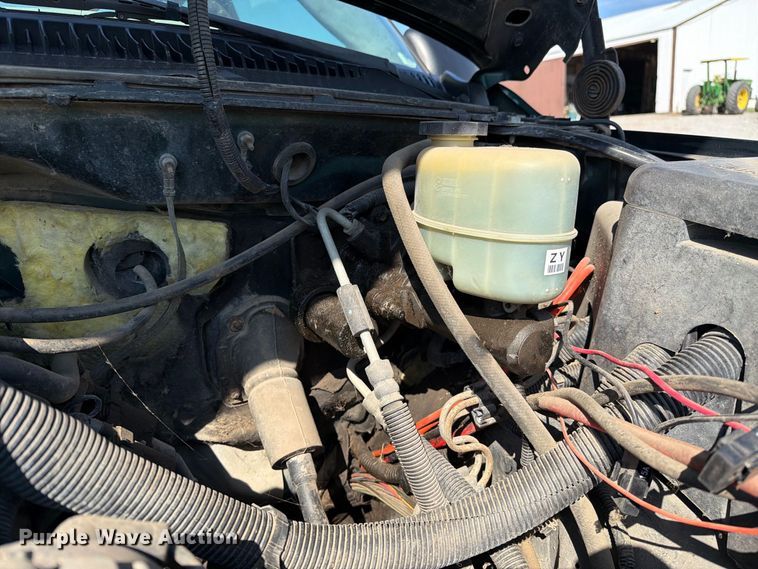 image for item DZ4843 2002 GMC Sierra 2500 Ext. Cab pickup truck