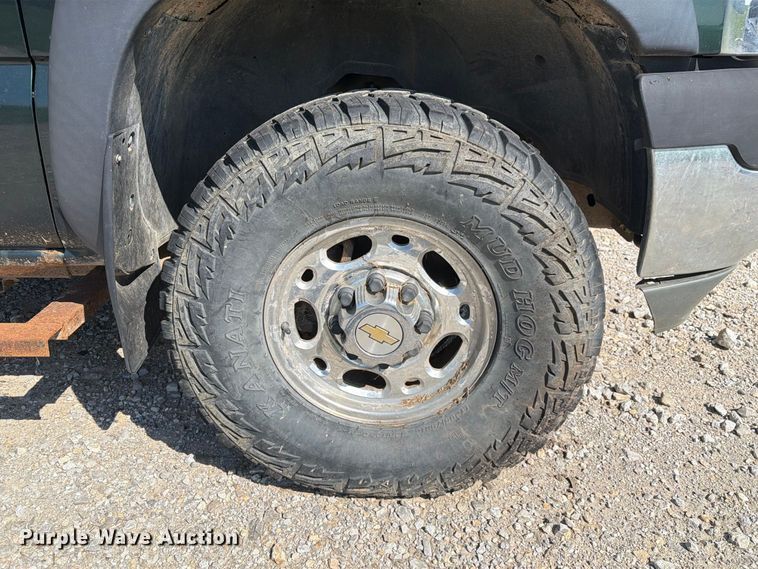 image for item DZ4843 2002 GMC Sierra 2500 Ext. Cab pickup truck