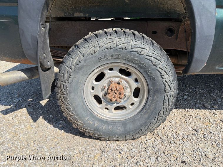 image for item DZ4843 2002 GMC Sierra 2500 Ext. Cab pickup truck
