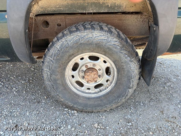 image for item DZ4843 2002 GMC Sierra 2500 Ext. Cab pickup truck