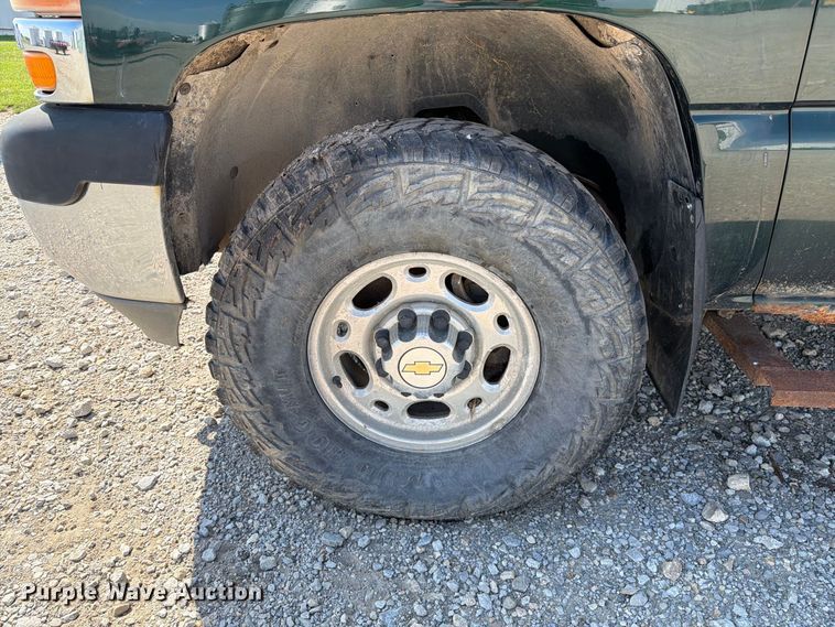 image for item DZ4843 2002 GMC Sierra 2500 Ext. Cab pickup truck