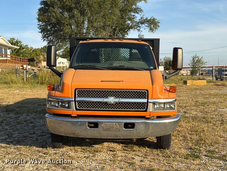 image for item DZ4848 2006 Chevrolet C5500 dump flatbed truck