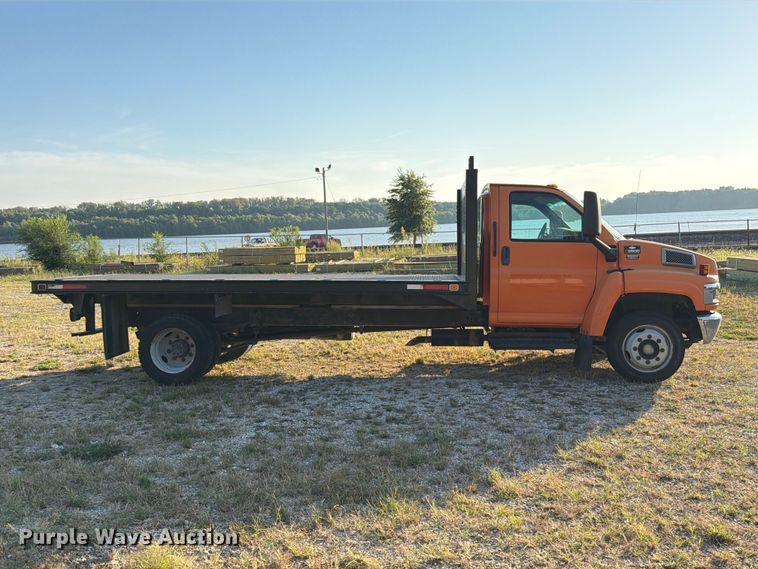 image for item DZ4848 2006 Chevrolet C5500 dump flatbed truck