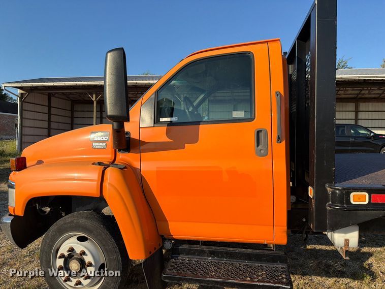 image for item DZ4848 2006 Chevrolet C5500 dump flatbed truck