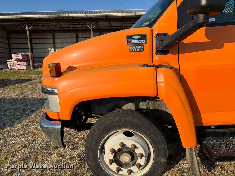 image for item DZ4848 2006 Chevrolet C5500 dump flatbed truck