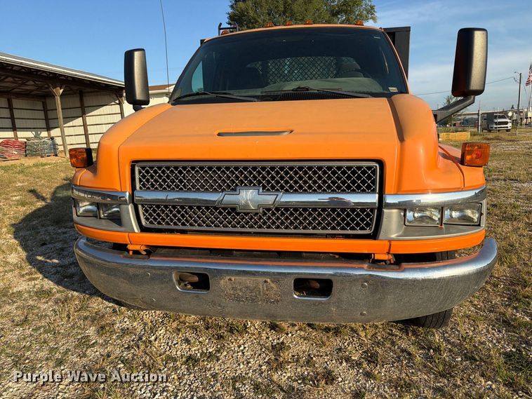 image for item DZ4848 2006 Chevrolet C5500 dump flatbed truck