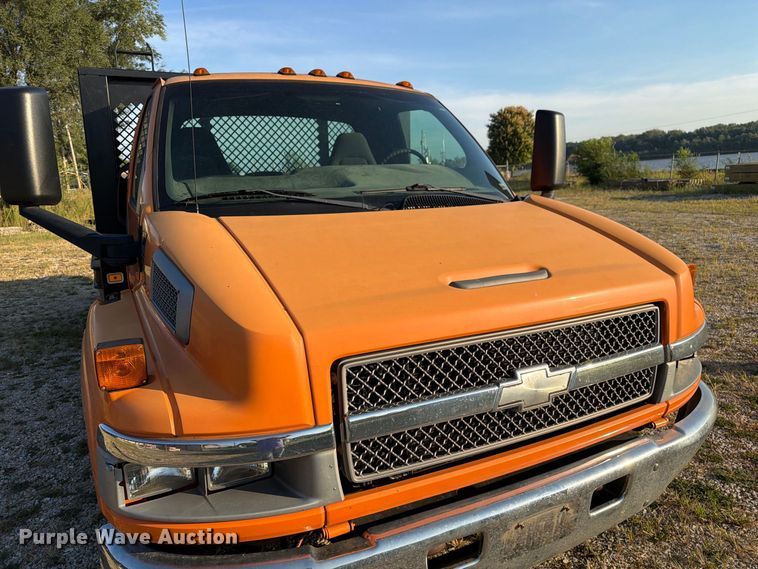 image for item DZ4848 2006 Chevrolet C5500 dump flatbed truck