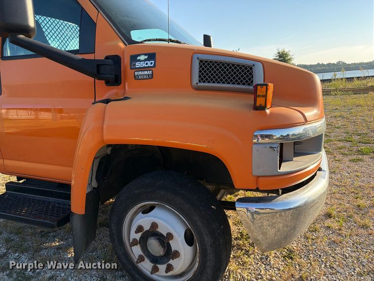 image for item DZ4848 2006 Chevrolet C5500 dump flatbed truck