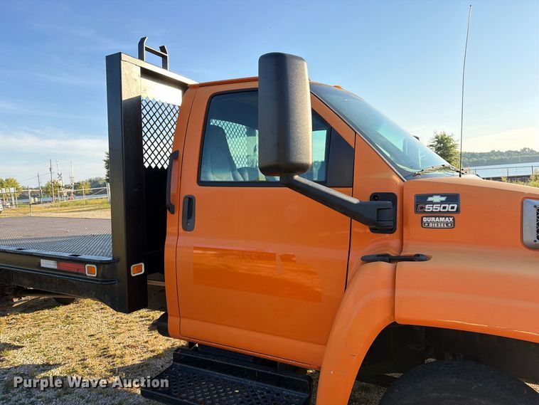 image for item DZ4848 2006 Chevrolet C5500 dump flatbed truck