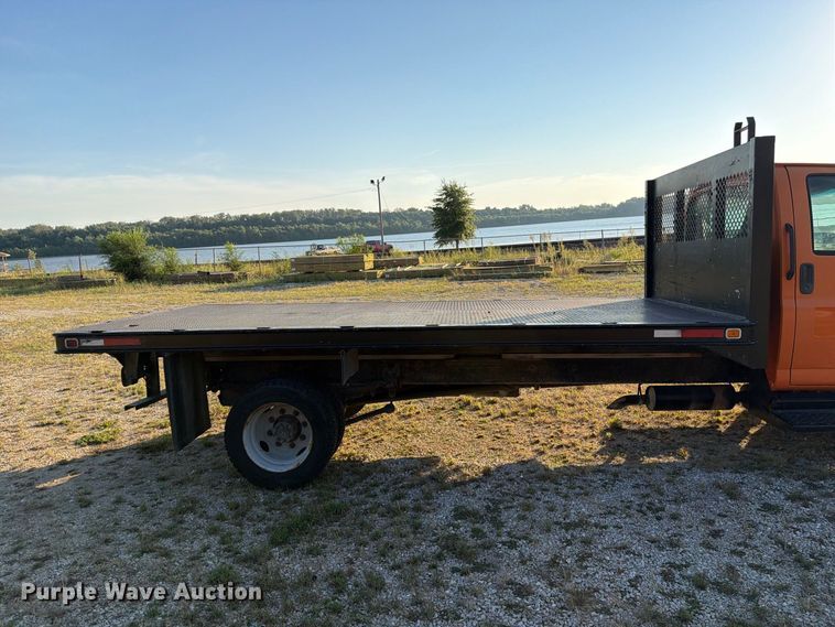 image for item DZ4848 2006 Chevrolet C5500 dump flatbed truck