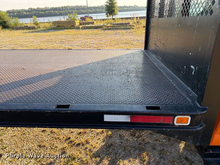 image for item DZ4848 2006 Chevrolet C5500 dump flatbed truck