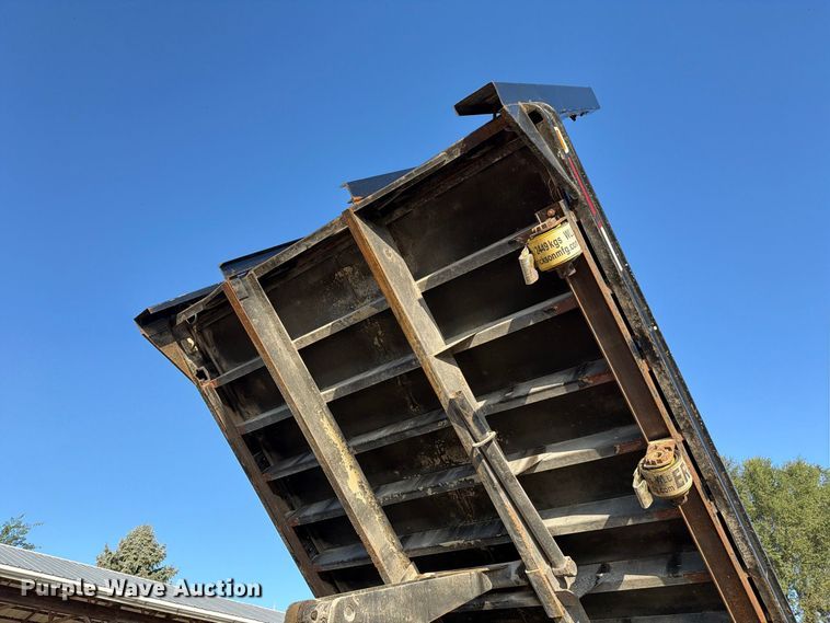 image for item DZ4848 2006 Chevrolet C5500 dump flatbed truck