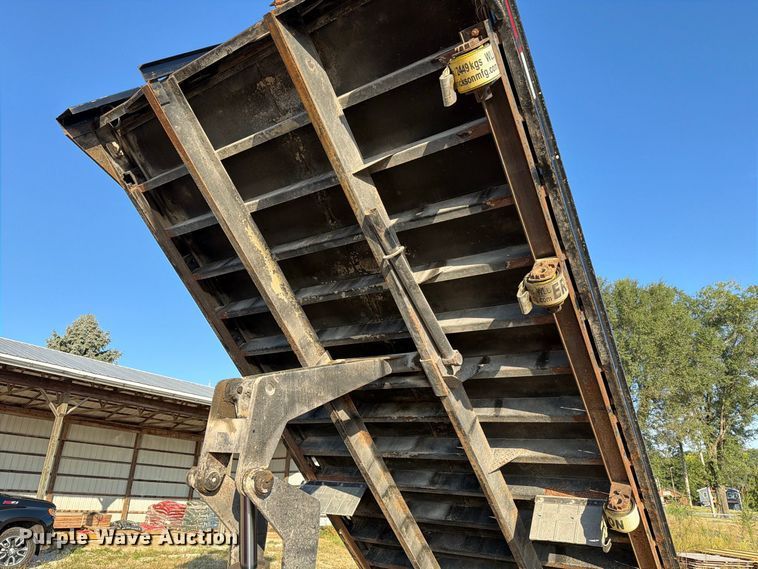 image for item DZ4848 2006 Chevrolet C5500 dump flatbed truck