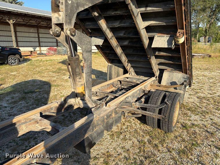 image for item DZ4848 2006 Chevrolet C5500 dump flatbed truck