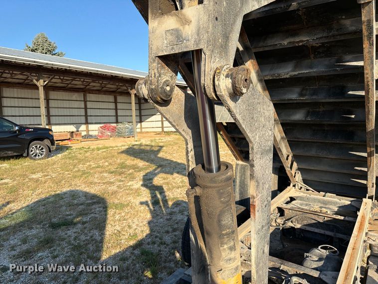 image for item DZ4848 2006 Chevrolet C5500 dump flatbed truck