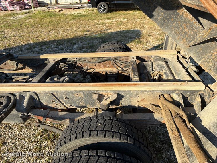 image for item DZ4848 2006 Chevrolet C5500 dump flatbed truck