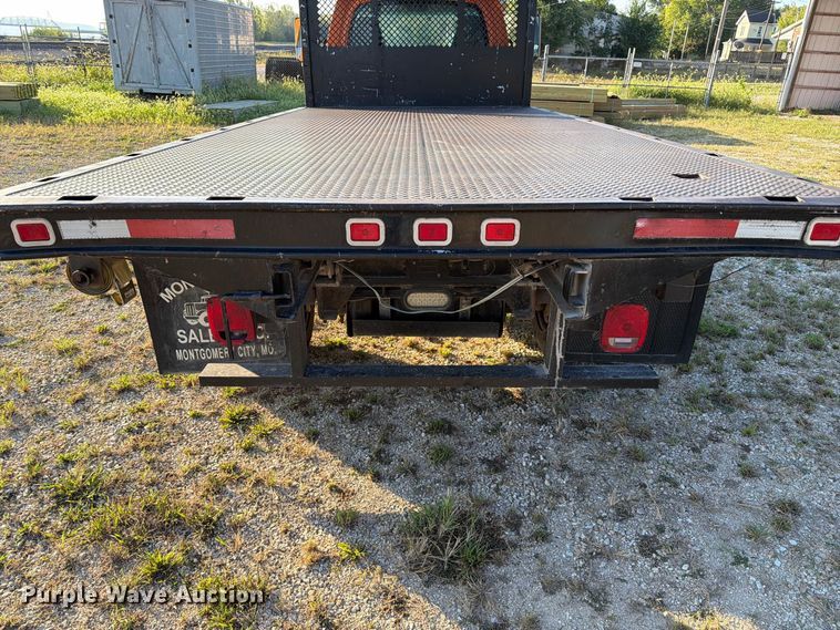 image for item DZ4848 2006 Chevrolet C5500 dump flatbed truck