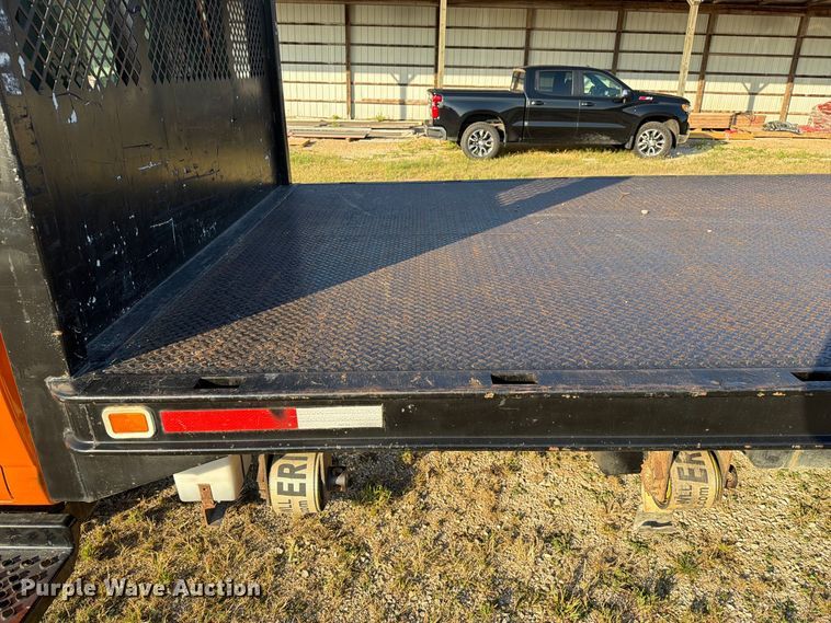 image for item DZ4848 2006 Chevrolet C5500 dump flatbed truck