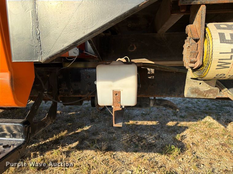image for item DZ4848 2006 Chevrolet C5500 dump flatbed truck