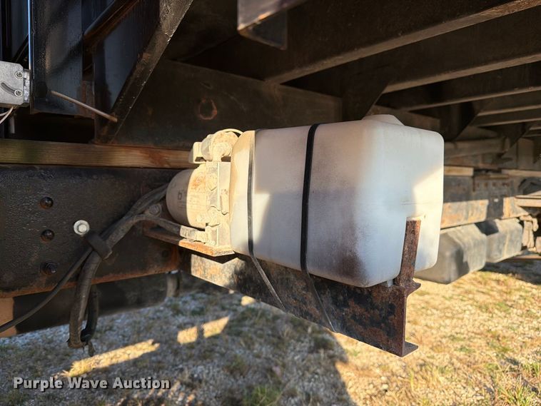 image for item DZ4848 2006 Chevrolet C5500 dump flatbed truck