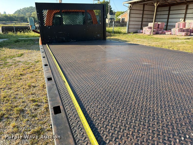 image for item DZ4848 2006 Chevrolet C5500 dump flatbed truck