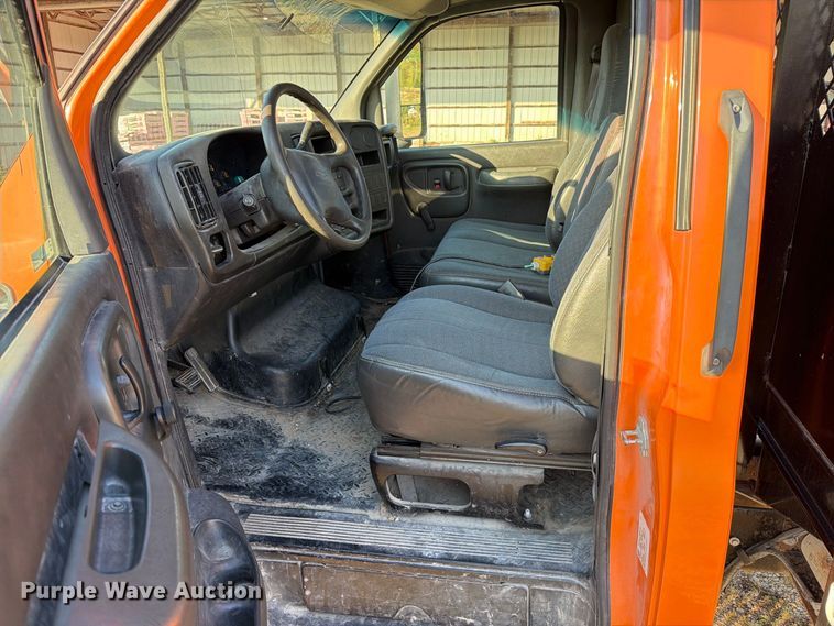 image for item DZ4848 2006 Chevrolet C5500 dump flatbed truck