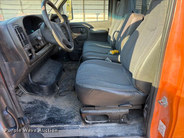 image for item DZ4848 2006 Chevrolet C5500 dump flatbed truck