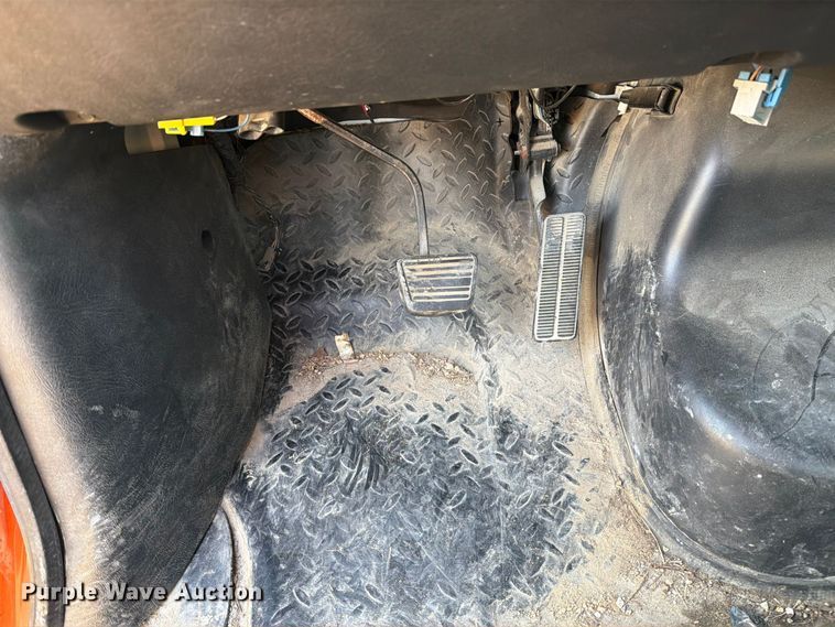 image for item DZ4848 2006 Chevrolet C5500 dump flatbed truck