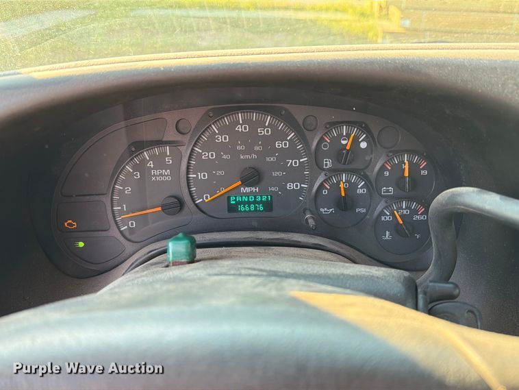 image for item DZ4848 2006 Chevrolet C5500 dump flatbed truck