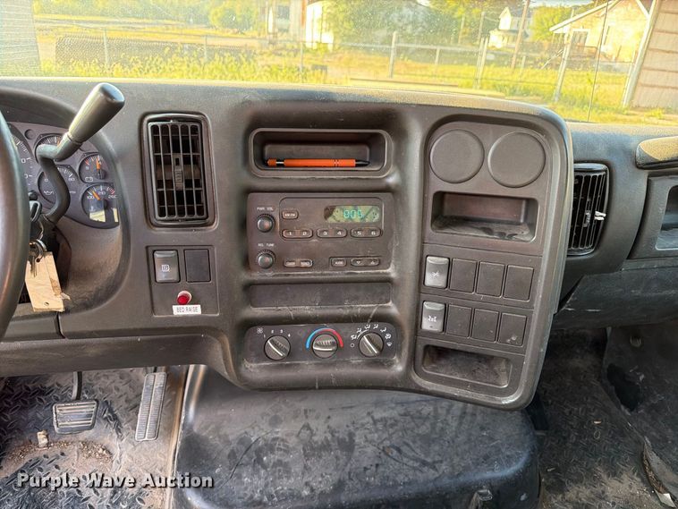 image for item DZ4848 2006 Chevrolet C5500 dump flatbed truck