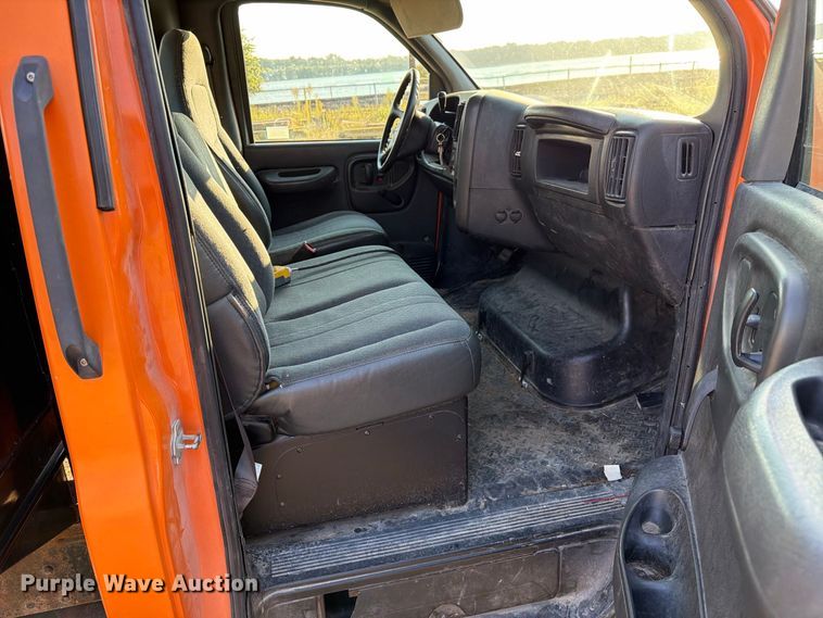 image for item DZ4848 2006 Chevrolet C5500 dump flatbed truck