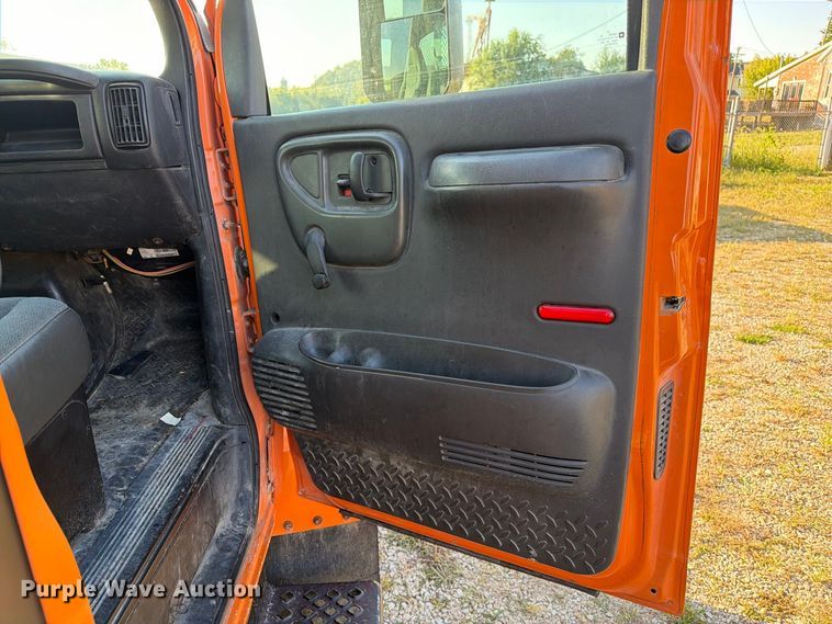 image for item DZ4848 2006 Chevrolet C5500 dump flatbed truck