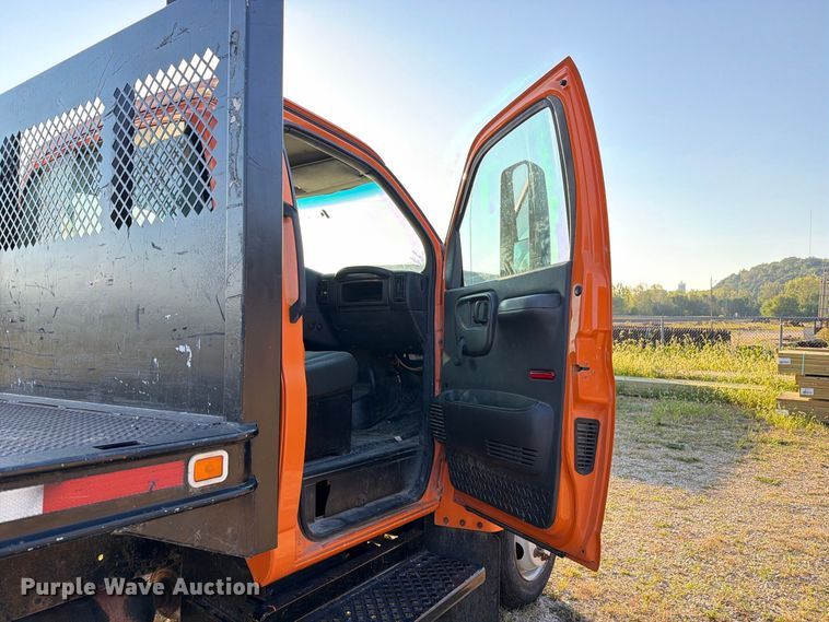 image for item DZ4848 2006 Chevrolet C5500 dump flatbed truck