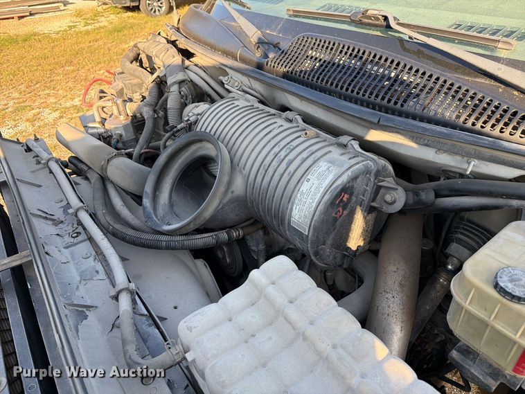 image for item DZ4848 2006 Chevrolet C5500 dump flatbed truck