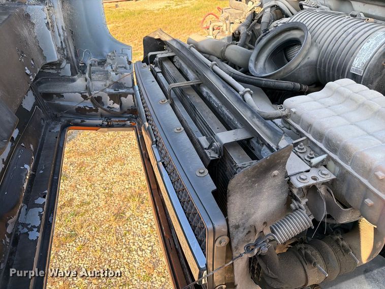 image for item DZ4848 2006 Chevrolet C5500 dump flatbed truck