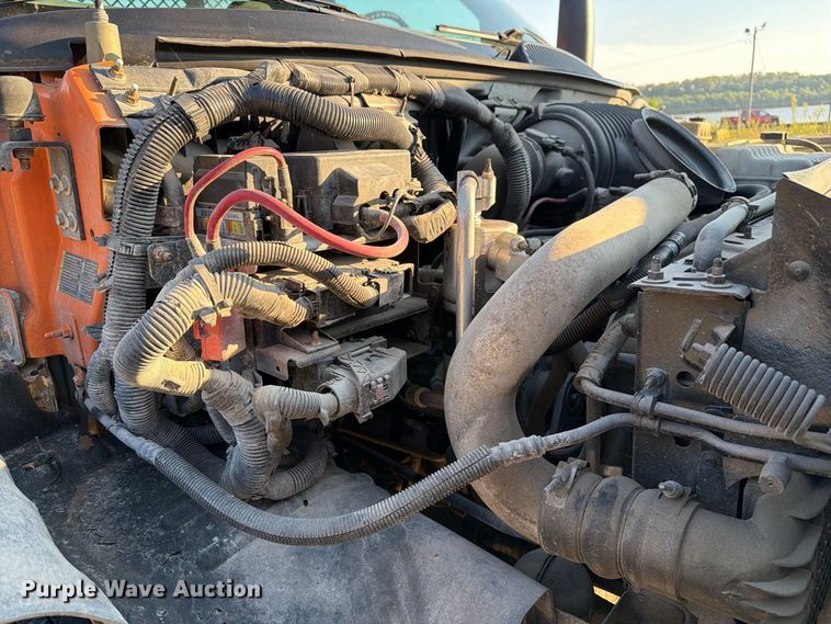 image for item DZ4848 2006 Chevrolet C5500 dump flatbed truck