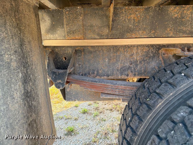 image for item DZ4848 2006 Chevrolet C5500 dump flatbed truck