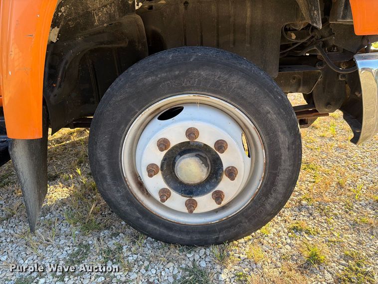 image for item DZ4848 2006 Chevrolet C5500 dump flatbed truck