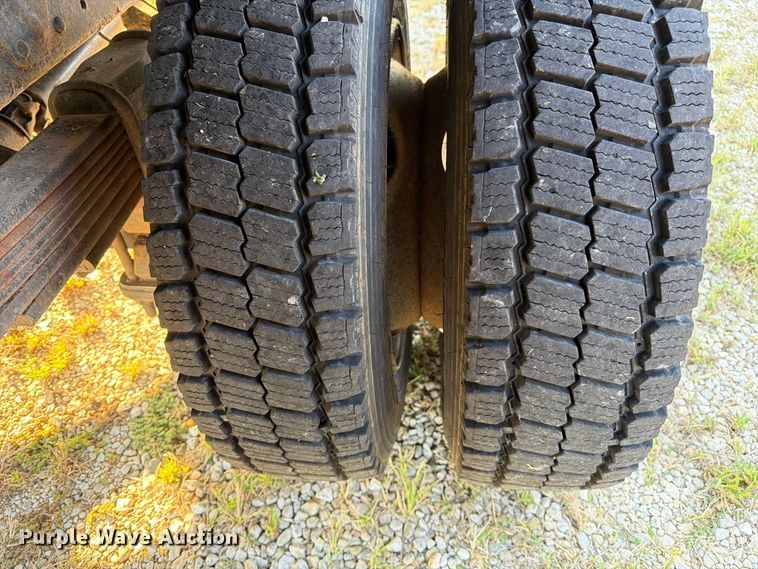 image for item DZ4848 2006 Chevrolet C5500 dump flatbed truck