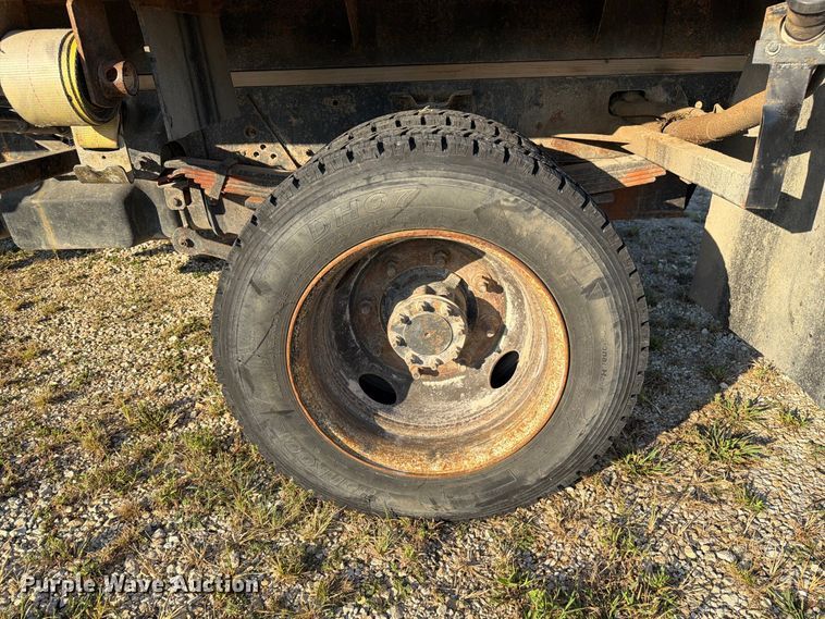 image for item DZ4848 2006 Chevrolet C5500 dump flatbed truck