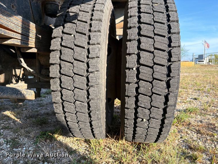image for item DZ4848 2006 Chevrolet C5500 dump flatbed truck