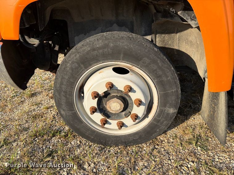 image for item DZ4848 2006 Chevrolet C5500 dump flatbed truck