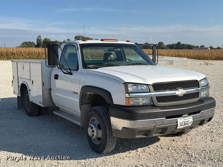 image for item DZ4849 2004 Chevrolet Silverado 3500 utility bed pickup truck