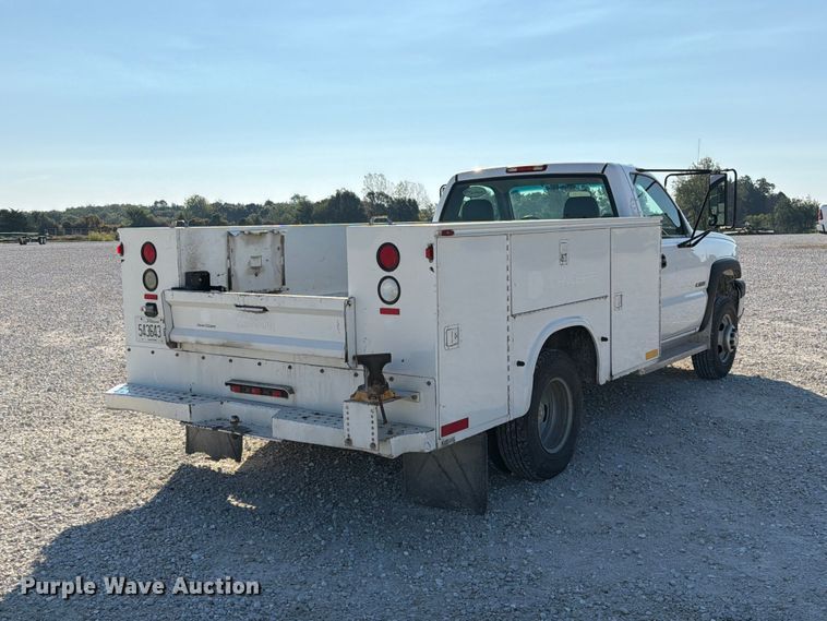 image for item DZ4849 2004 Chevrolet Silverado 3500 utility bed pickup truck