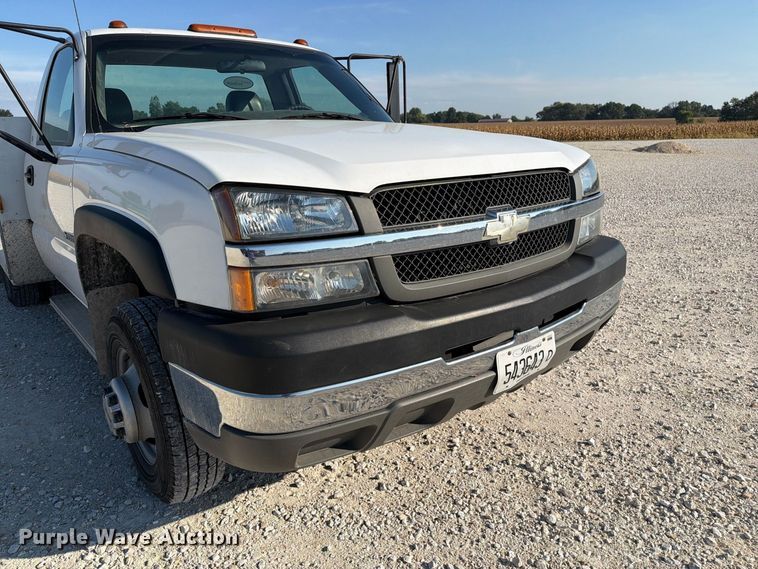 image for item DZ4849 2004 Chevrolet Silverado 3500 utility bed pickup truck
