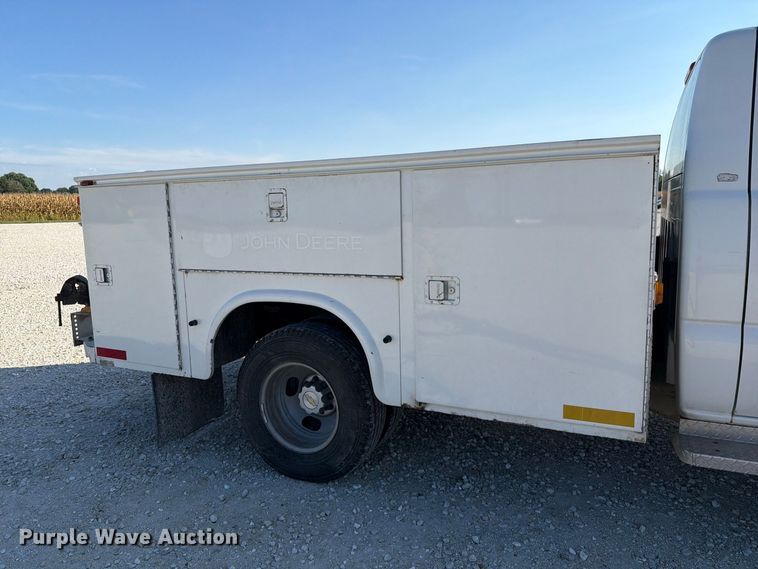 image for item DZ4849 2004 Chevrolet Silverado 3500 utility bed pickup truck