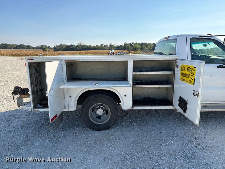 image for item DZ4849 2004 Chevrolet Silverado 3500 utility bed pickup truck