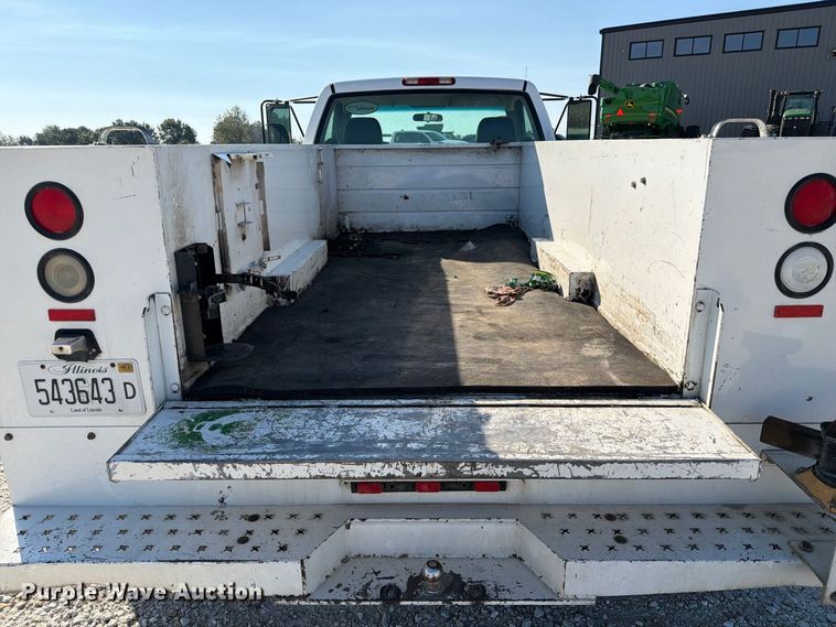 image for item DZ4849 2004 Chevrolet Silverado 3500 utility bed pickup truck