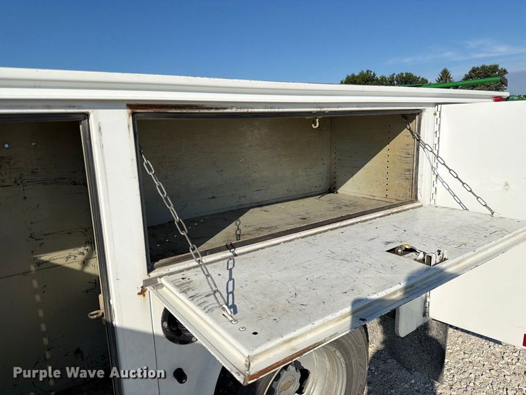 image for item DZ4849 2004 Chevrolet Silverado 3500 utility bed pickup truck