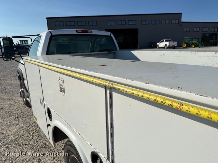 image for item DZ4849 2004 Chevrolet Silverado 3500 utility bed pickup truck